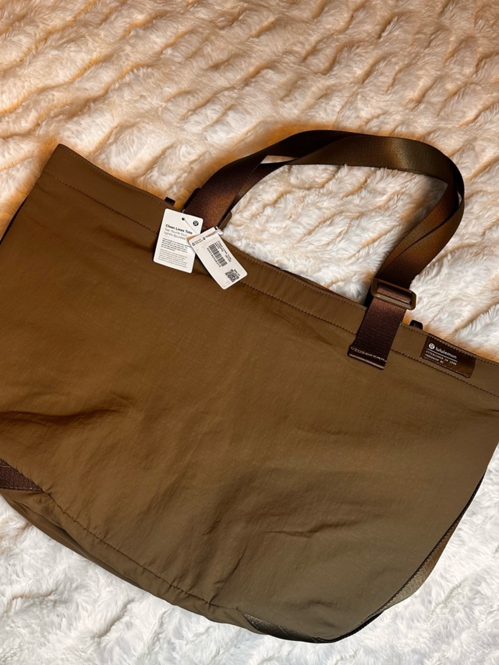 lululemon athletica Olive Clean Lines Tote - Picture 7 of 9